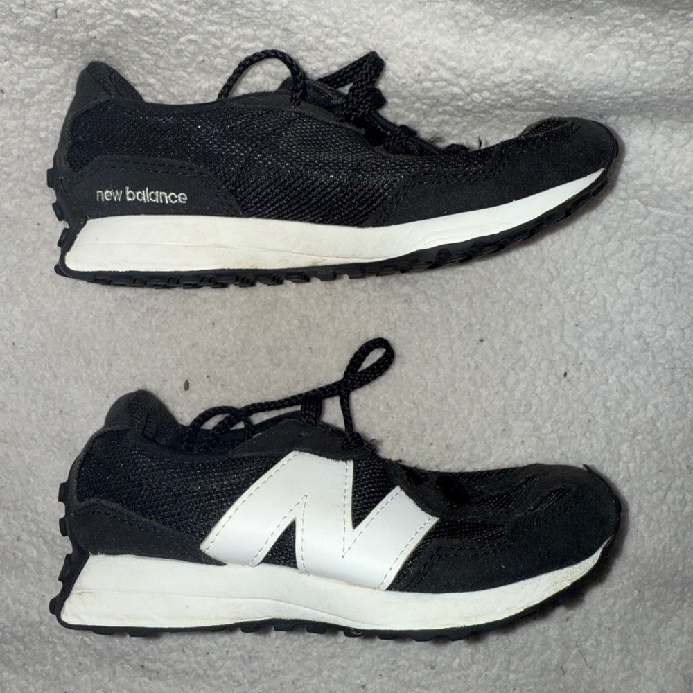 New Balance Kids Classic 327 V1 Sneaker | Size 12 | Black | White | - Picture 3 of 7